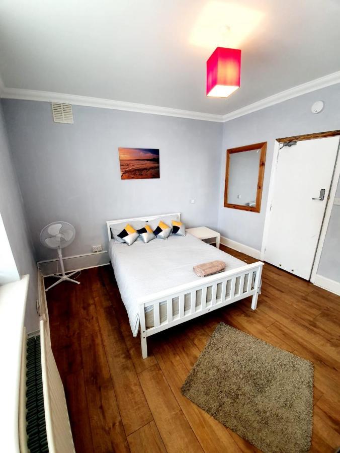 סאות'אנד און סי 3 Bedroom Apartment Next To Westcliff-On-Sea Station מראה חיצוני תמונה