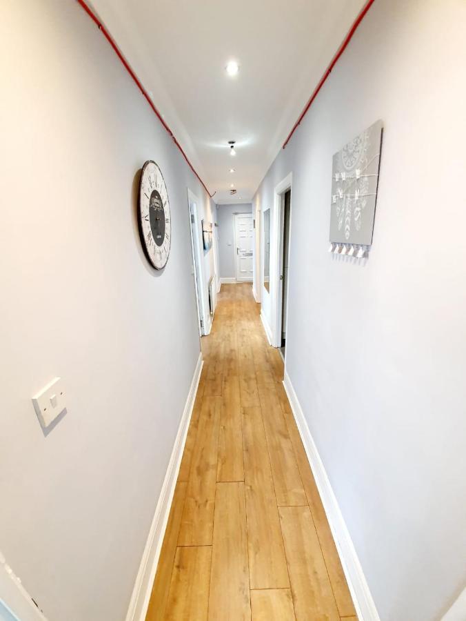 סאות'אנד און סי 3 Bedroom Apartment Next To Westcliff-On-Sea Station מראה חיצוני תמונה